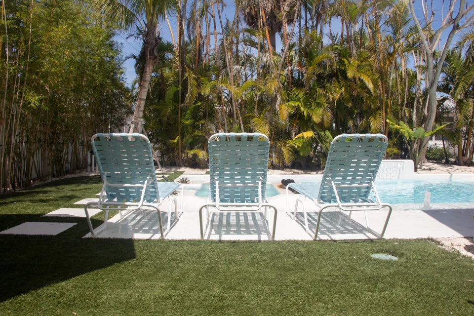 C140 14-inch Strap Chaise Lounge