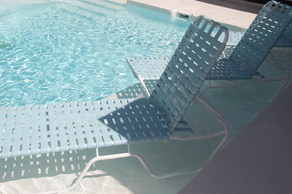 C140 14-inch Strap Chaise Lounge