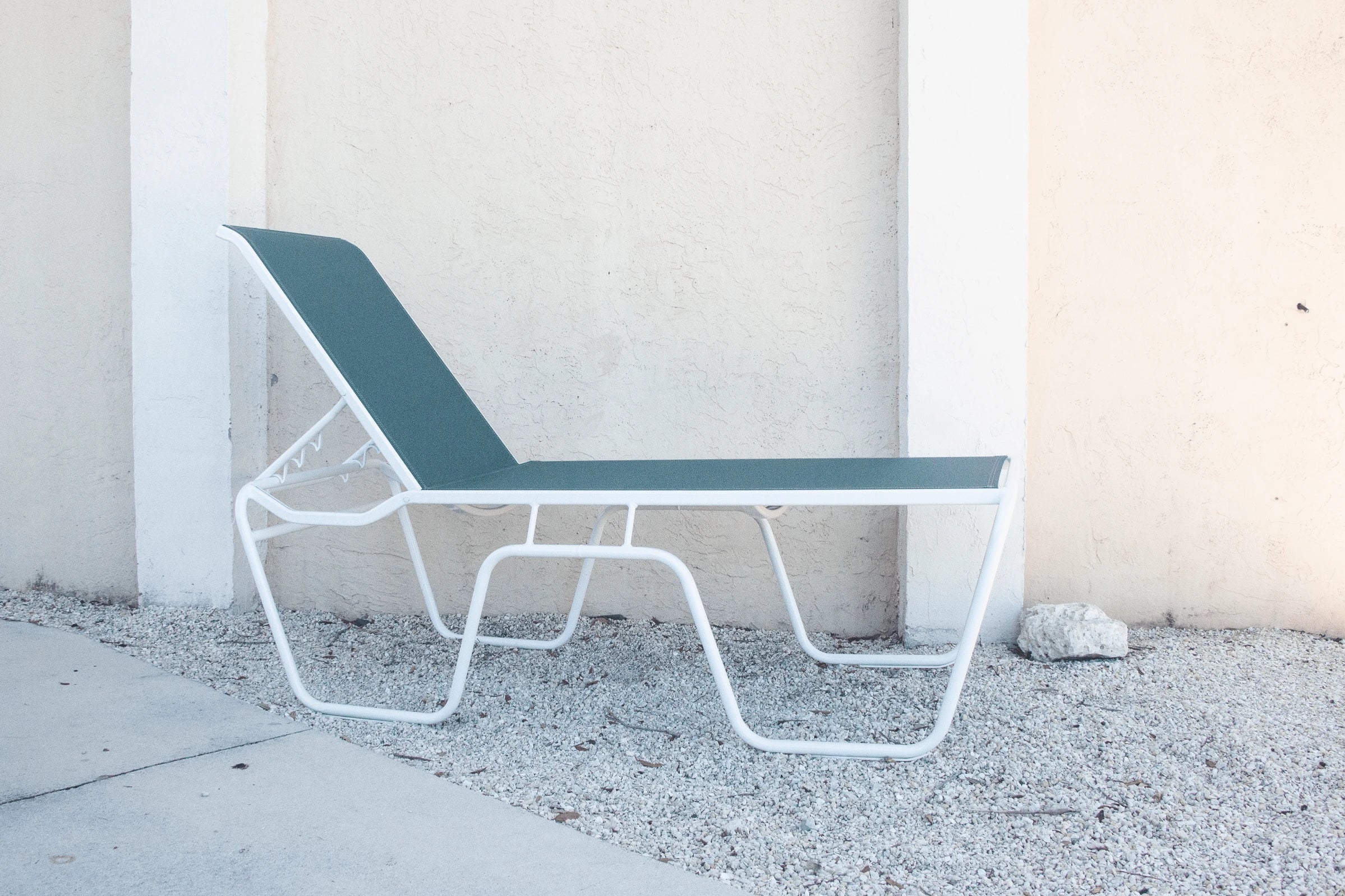 C200 20-inch Strap Chaise Lounge