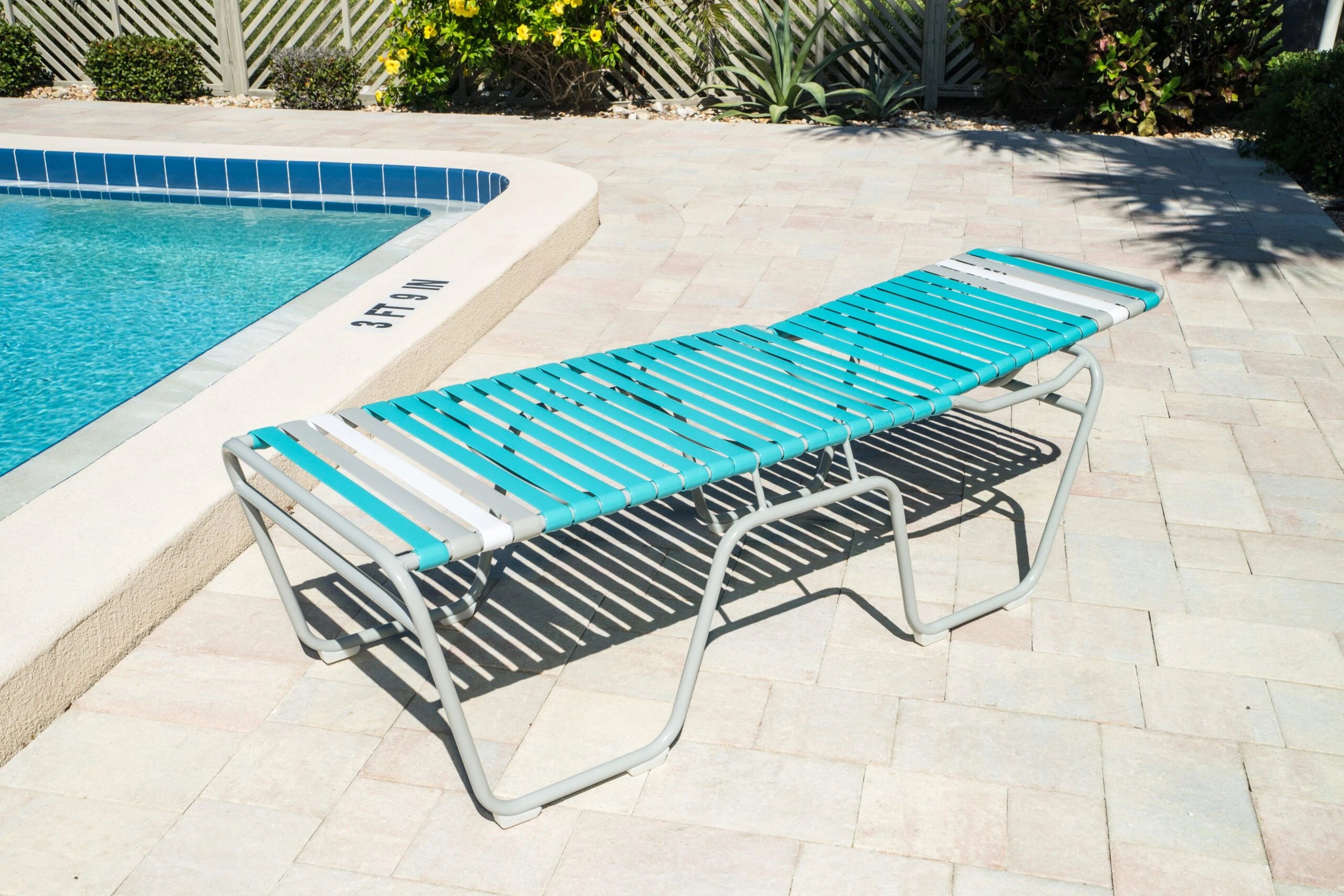 C200 20-inch Strap Chaise Lounge