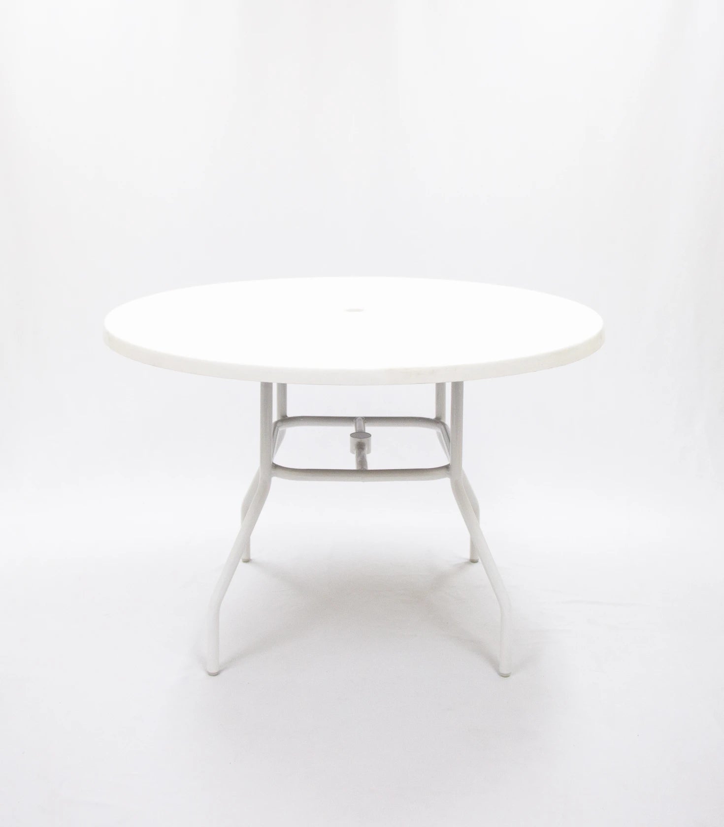 F42 Fiberglass 42-inch Round Outdoor Table