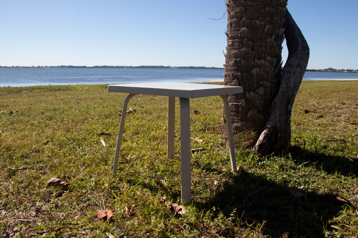 FR18 Fiberglass 18-inch Round Outdoor Table