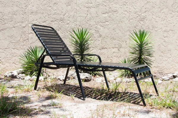 R165 16-inch Strap Chaise Lounge with Arms